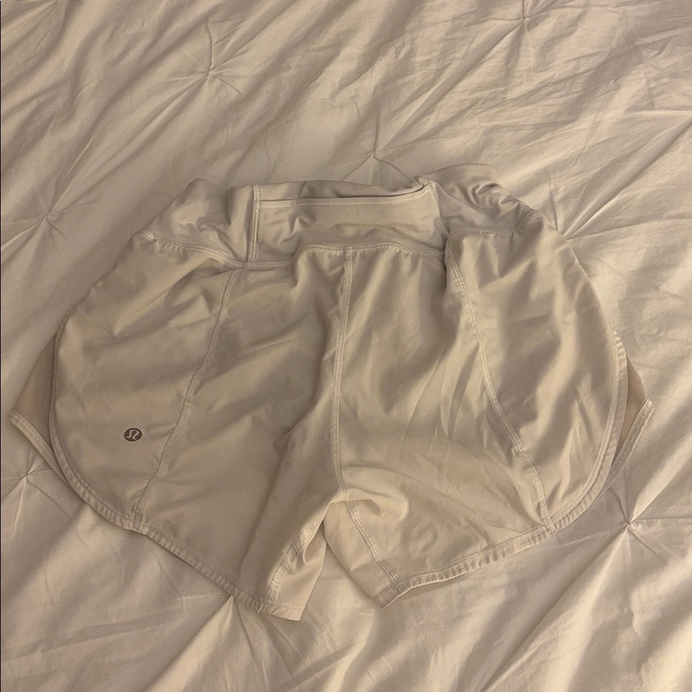 White lululemon shorts size 4 - Picture 2 of 6